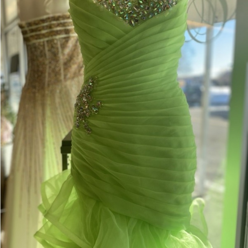 Green Ruffled Mermaid Evening Dress - Picture 2 of 8